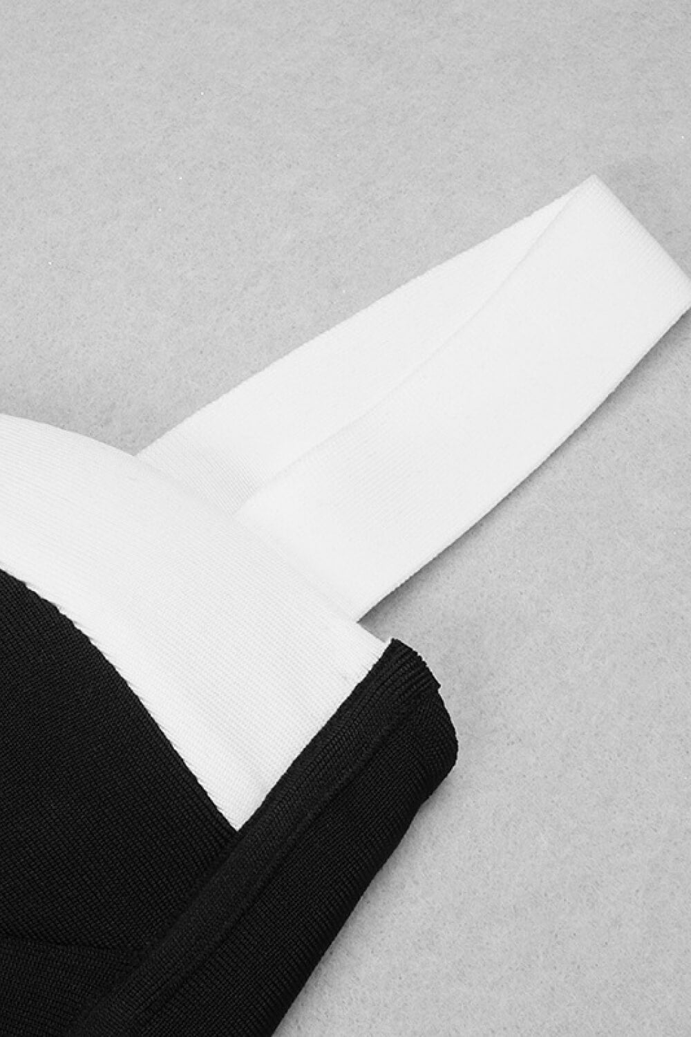 Contrast Off-Shoulder Top and Chain Detail Split Skirt Set