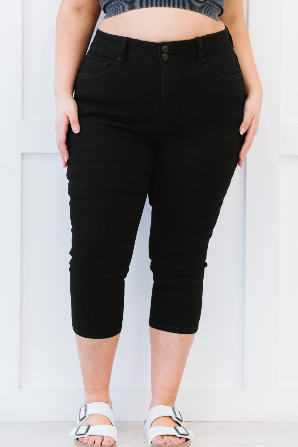 YMI Jeanswear Laura Petite Full Size Double-Button Denim Capris