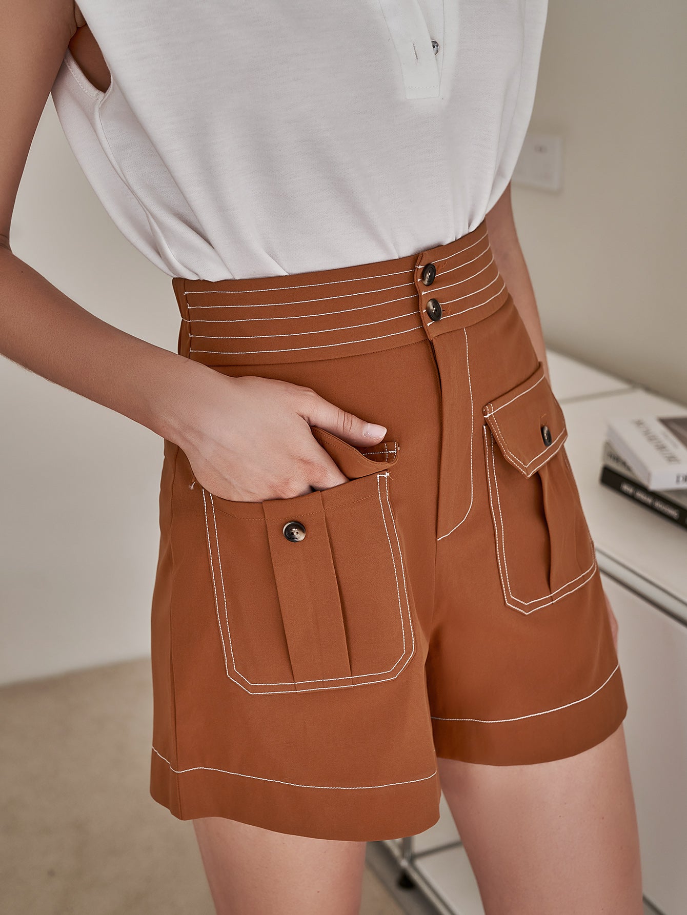 Contrast Stitching High Waist Shorts